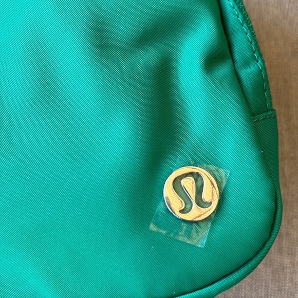 NWT 🍋 Emerald Ice Green LULULEMON ATHLETICA | Everywhere Belt Bag - Picture 8 of 11